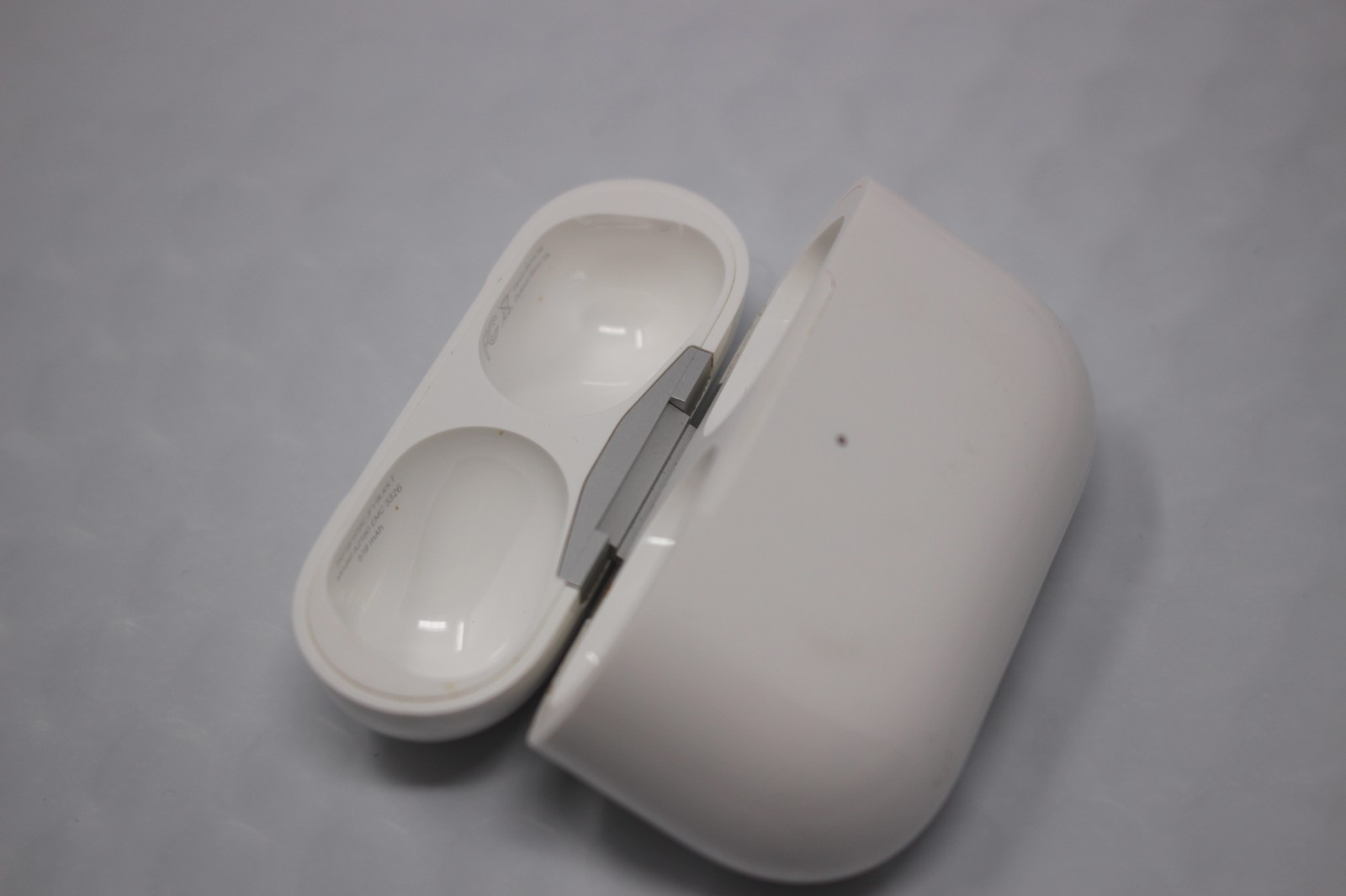 Original Apple AirPods PRO 1st Gen. Replacement: Charging Case A2190 - Great!