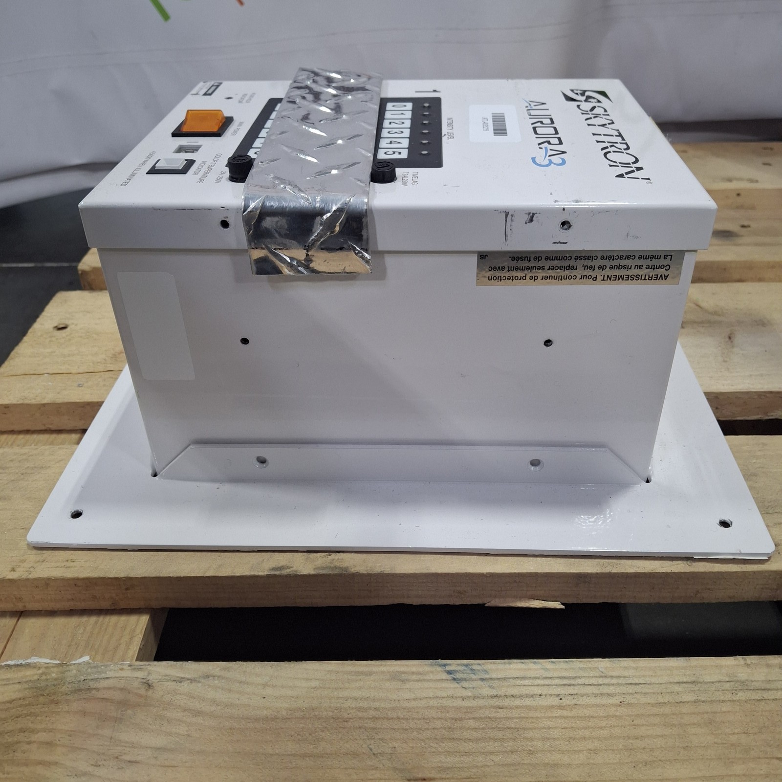 Skytron Aurora III Surgical Light