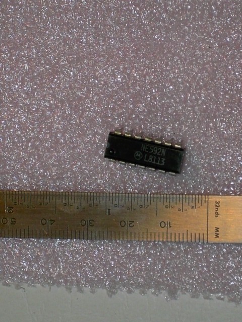 Motorola NE592N Video Amplifier DIP 14