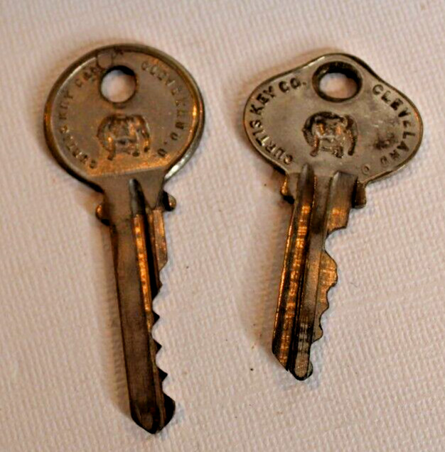 2 Vintage Curtis Key Co. Keys "Bulldog Logo” USA Grimm's Y93