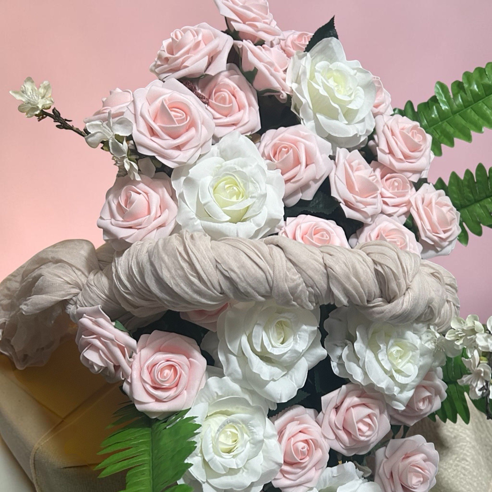 Canasta Con Rosas