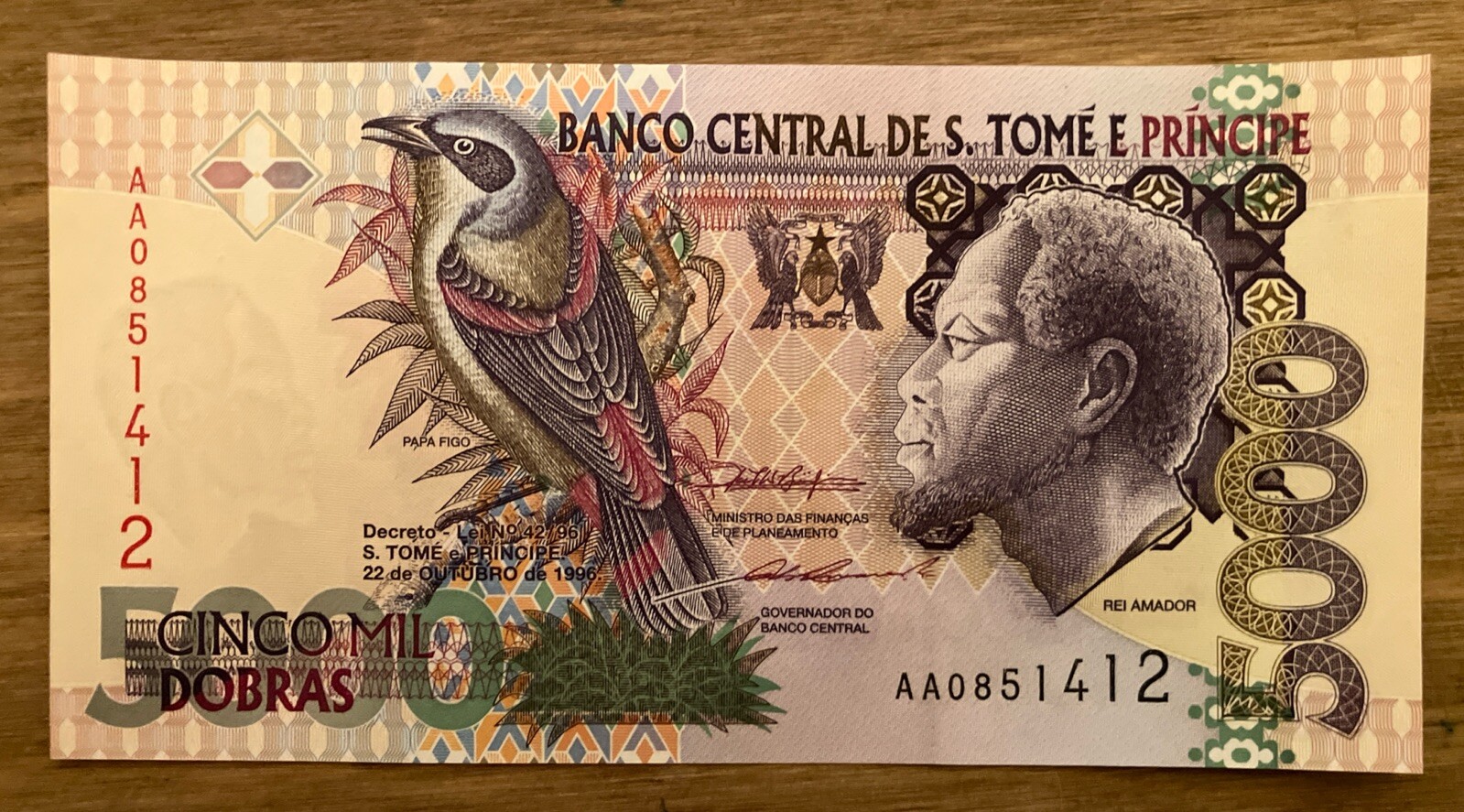 St Thomas & Principe Banknote. 5,000 Dobras. Uncirculated. Dated 1996. P65a