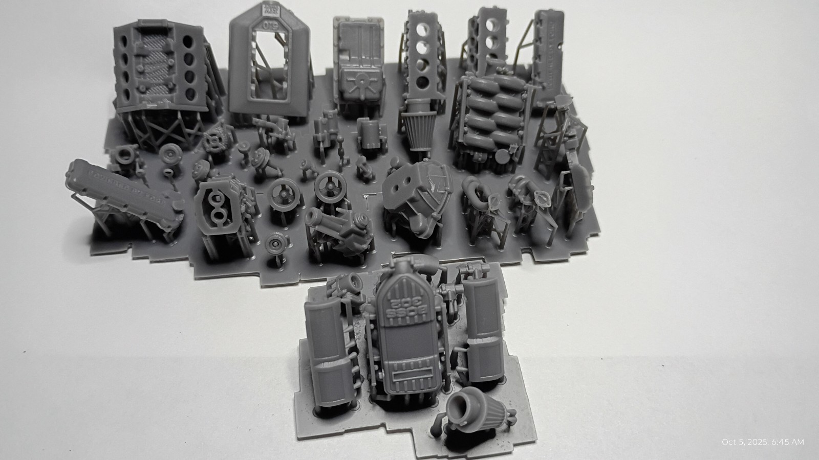 1/25 scale Boss 302 Ford Engine With Transmission