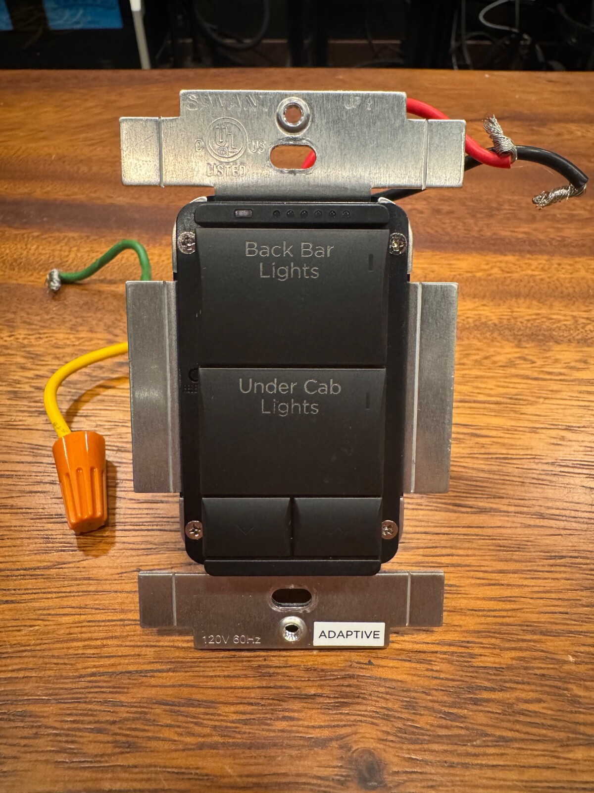 Savant - WPB-BKA106-00 - Metro Wireless Keypad Adaptive Dimmer (Black)
