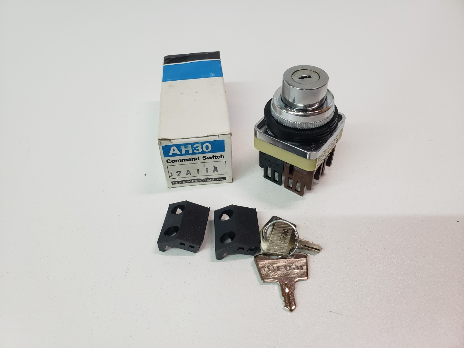 UNUSED - Fuji Electric AH30-J2A11A Key Command Switch
