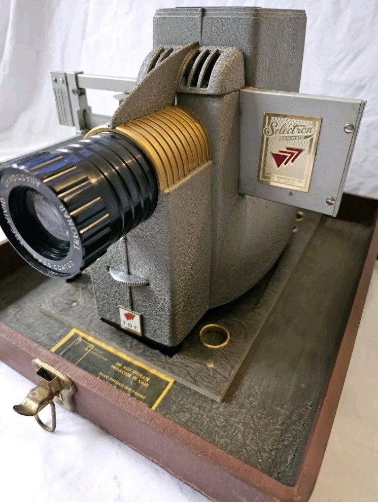 TDC Vivid Selectron Semimatic Slide Projector Syreamliner 500 Bell & Howell Co