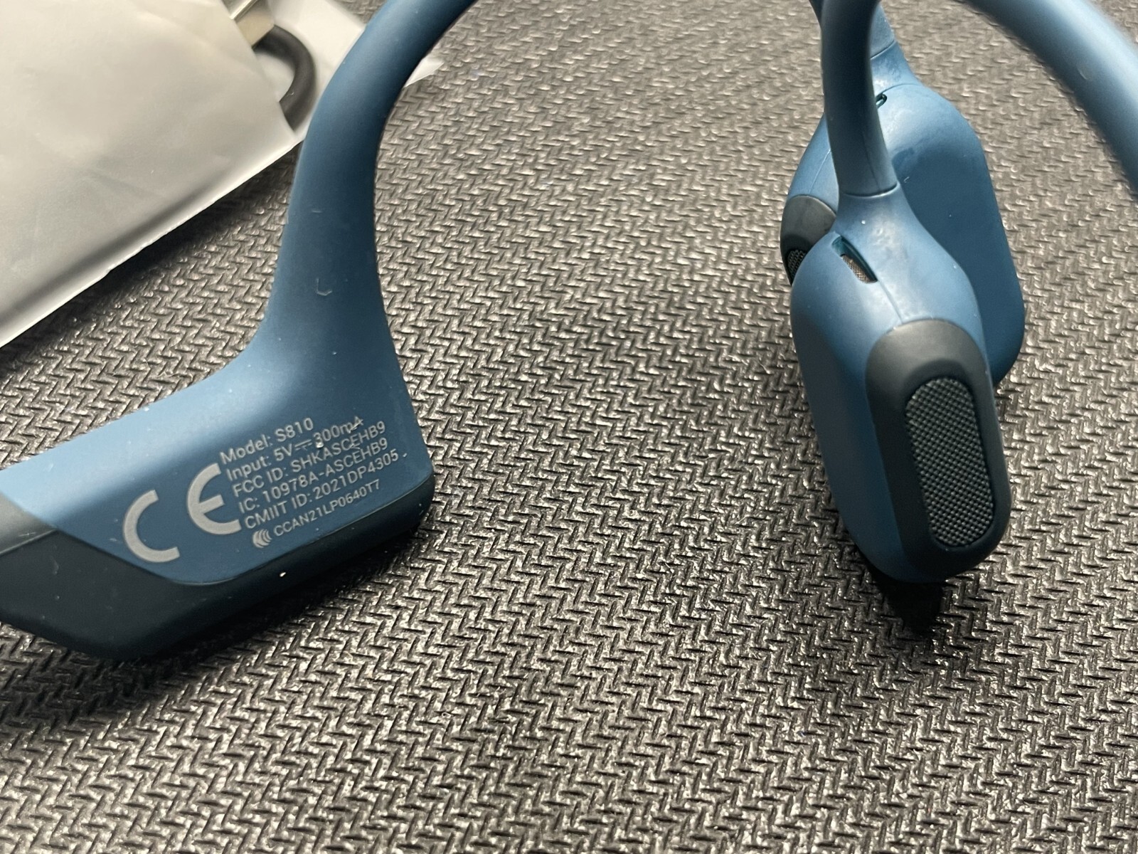 Shokz S810-ST-BK-US OpenRun Pro Bone Conduction Open-Ear Sport With Cable Blue