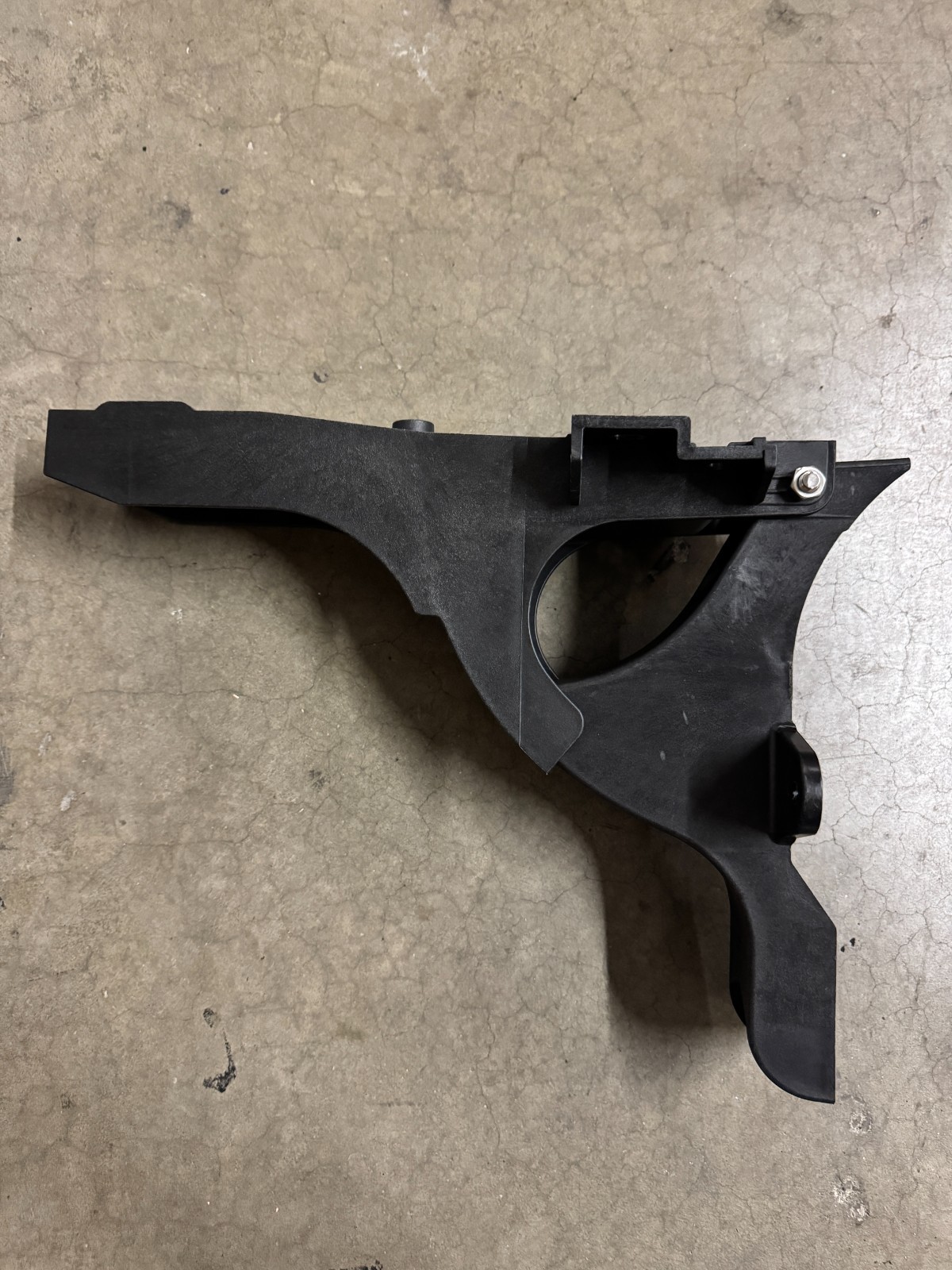 Freightliner Cascadia 2008+ Fairing Bracket 3R Right/Passenger A22-72586-001