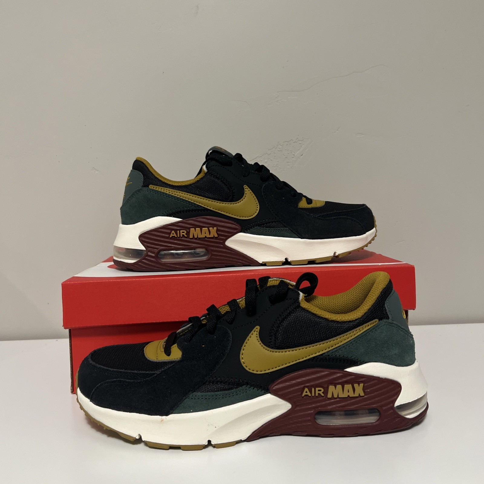 Nike Air Max Excee Black Vintage Green Dark Team Red HQ3610-010 Men’s Size 8