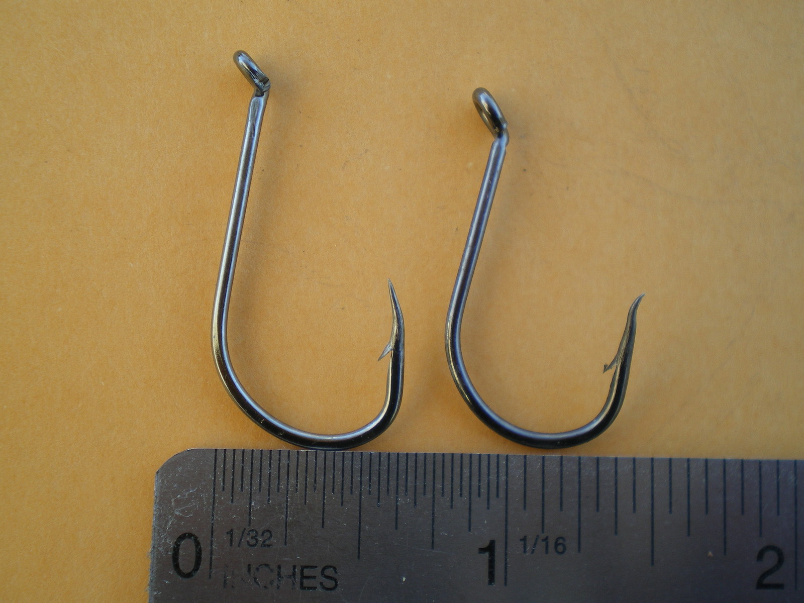 50 OCTOPUS FISHING HOOKS, BEAK STYLE, SIZE #4/0 & #3/0 BLACK NICKLE 25 EACH SIZE