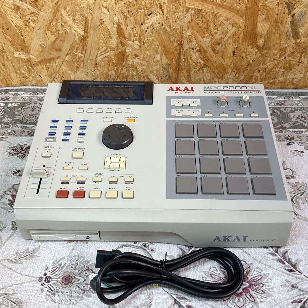 AKAI MPC2000XL Sampler Sequencer - Powers On, LCD Burn, For Parts Repair