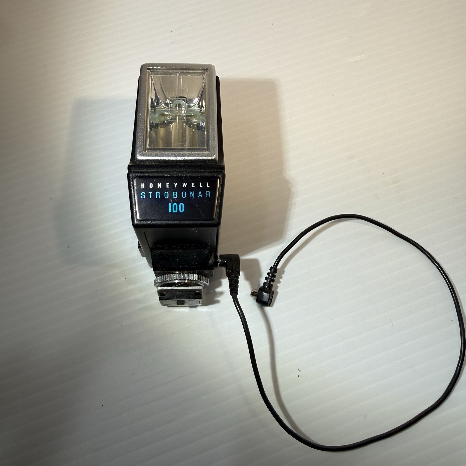 Honeywell Strobonar 100 Shoe Mount Strobe Flash for Film Camera Hot Shoe Untest