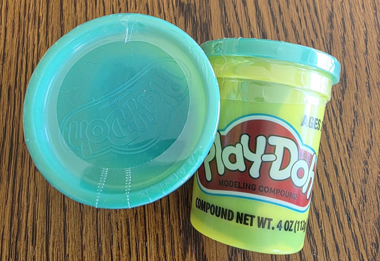 Play-Doh Modeling Compound Yellow 4oz Lot of 2Play-Doh Modeling Compound Green…