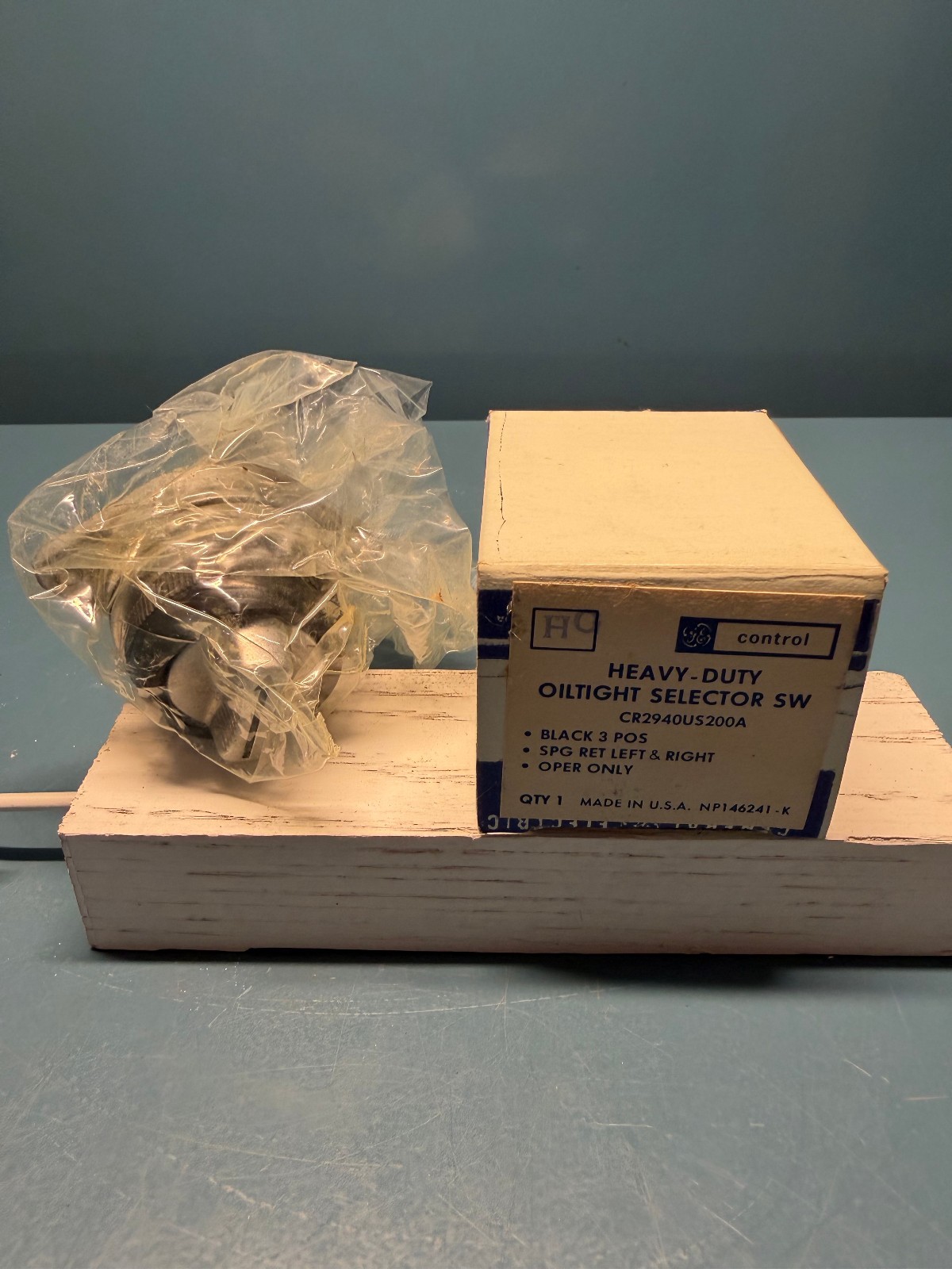 GE HEAVY-DUTY OILTIGHT SELECTOR SWITCH CR2940US200A