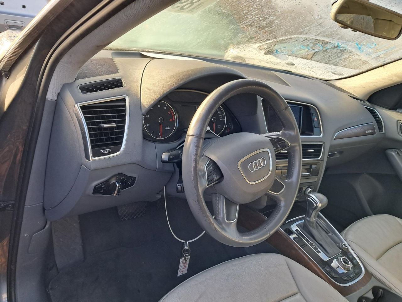 Q5 2015 Glove Box 4871729