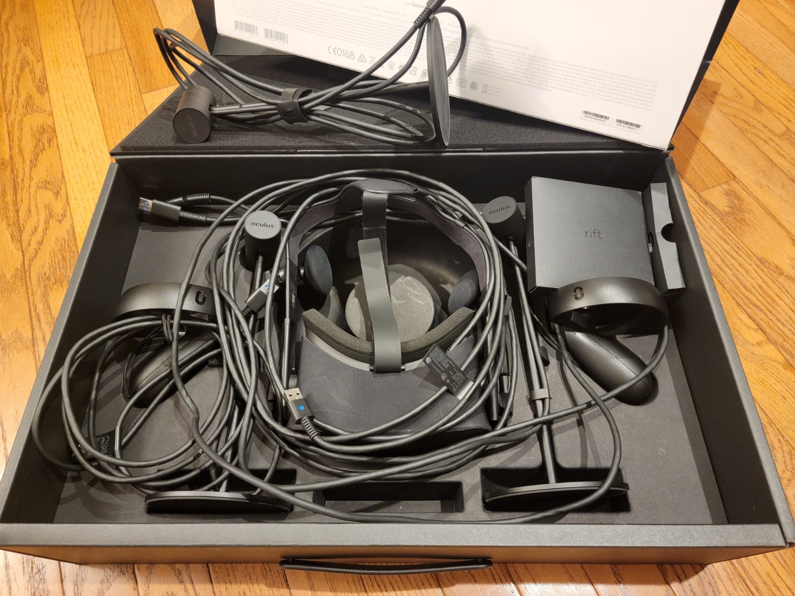 Oculus Rift CV1 VR (Full Original Set w/ Box) + extra sensor