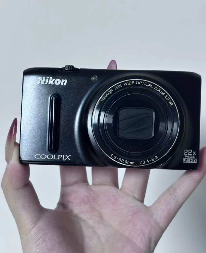 Nikon COOLPIX S9500 18.10 MP Wi-Fi & GPS Compact Digital Camera 22x Optical Zoom