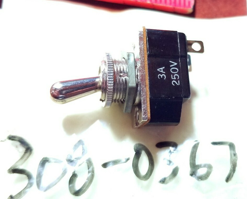 308-0367 ONAN TOGGLE SWITCH ON-OFF 2 PRONG cutler hammer 3 amp 250 volt  2 POS