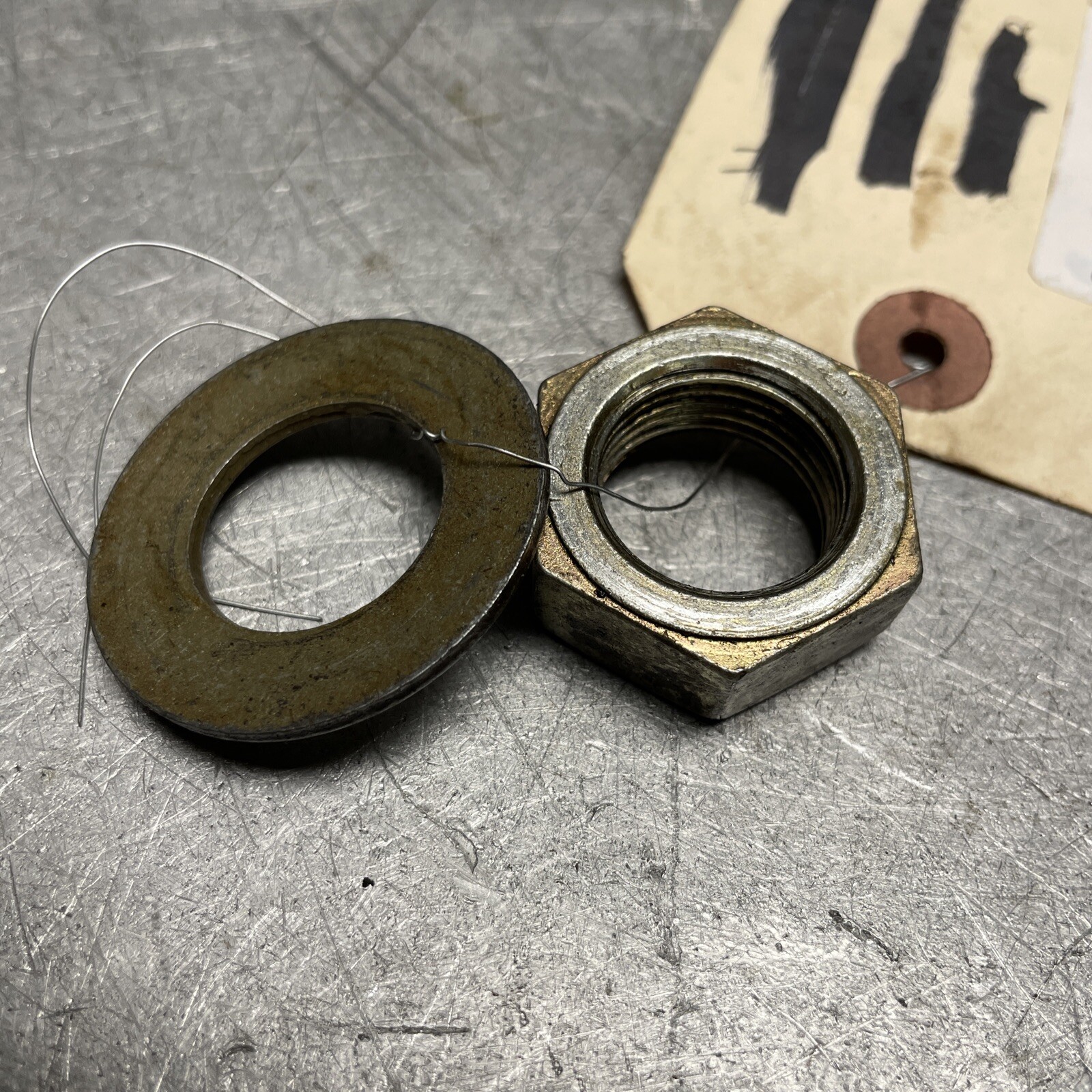 BRIGGS AND STRATTON 24HP 445677-0476-E1 FLYWHEEL NUT, WASHER  691059
