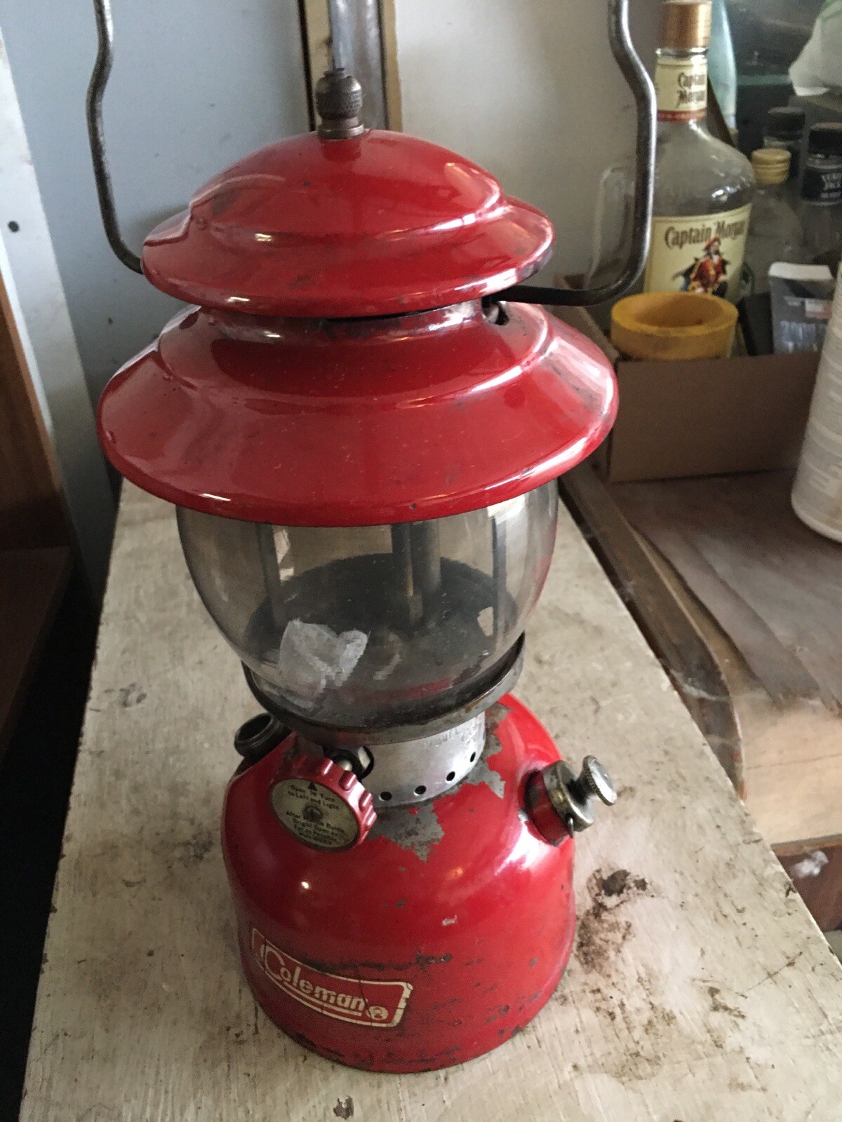 Vintage Coleman 1971 Lantern model 200 W/Clamshell Case Glass Pyrex Globe