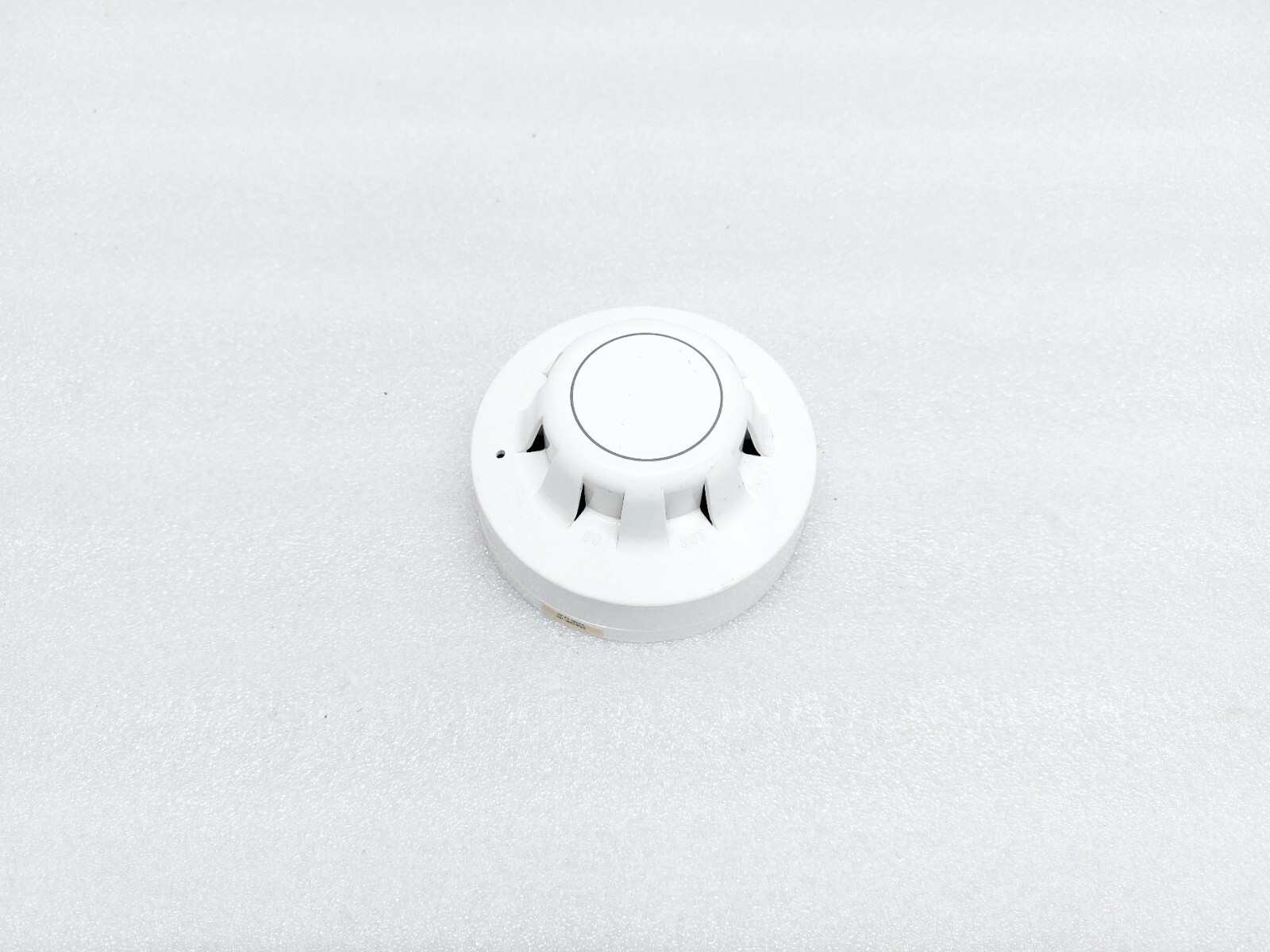SERIES 60 55000-300 APO OPTICAL SMOKE DETECTOR 17 TO 28VDC APOLLO USED 55000 300
