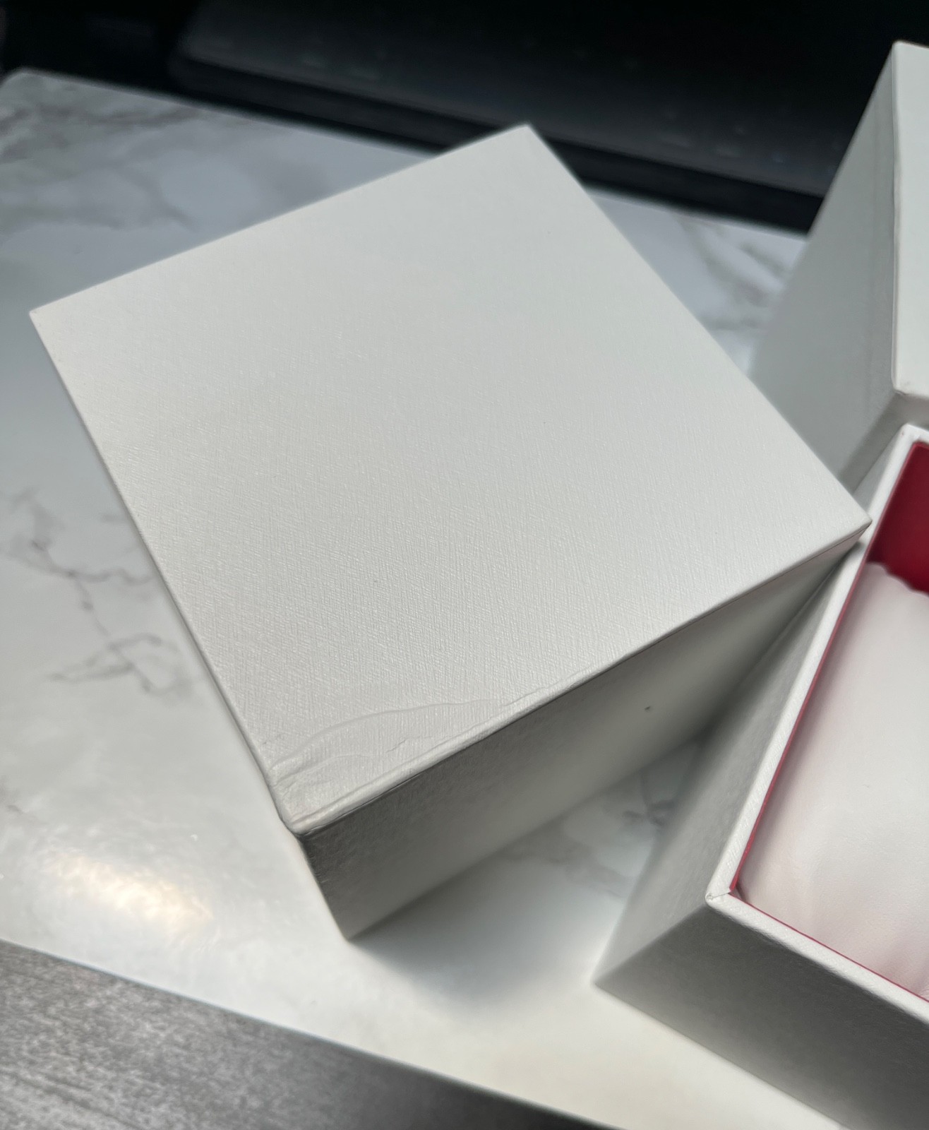 **WENGER DISPLAY PRESENTATION STORAGE BOX EMPTY WHITE & RED NEW WITH DEFECTS**