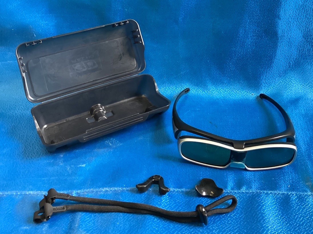 Panasonic battery powered 3D glasses GK0511545A-Large with Case and Strap