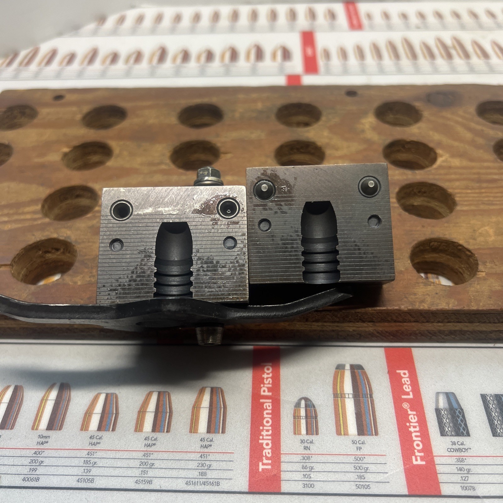 MAGMA ENGINEERING BULLET MOLD , 45 -70/405/TGG/RNF