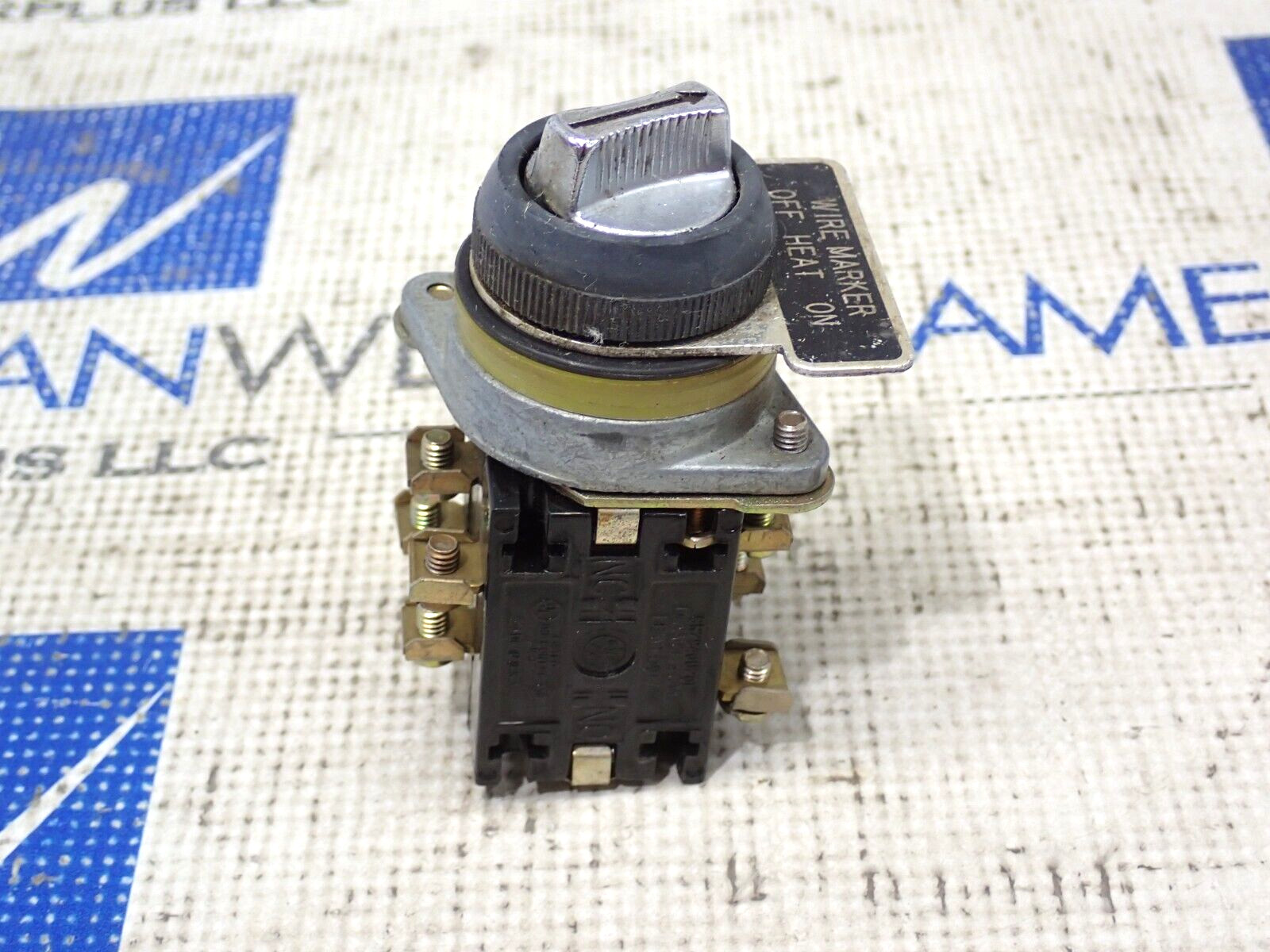 GE 3 Position Maintain Selector Switch With 2) CR2940U201 Contact Blocks