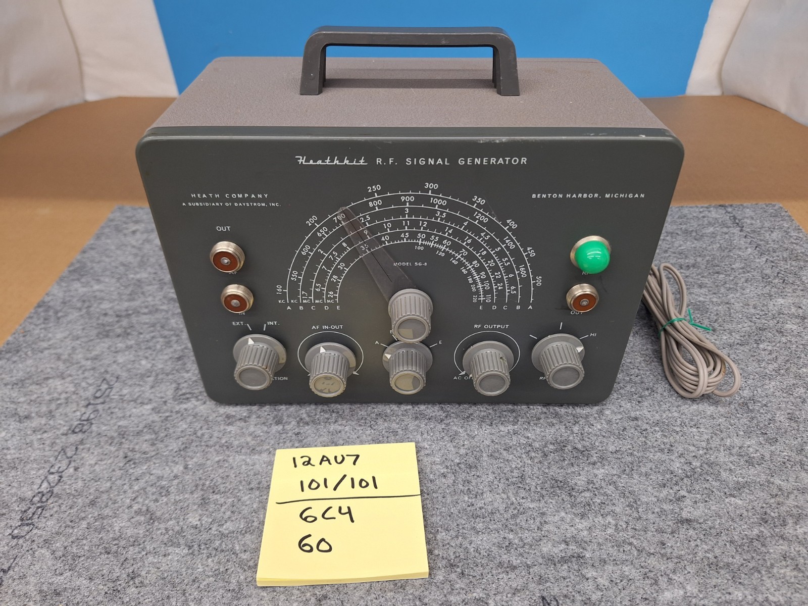 Vintage HeathKit R.F. Signal Generator Model SG-8