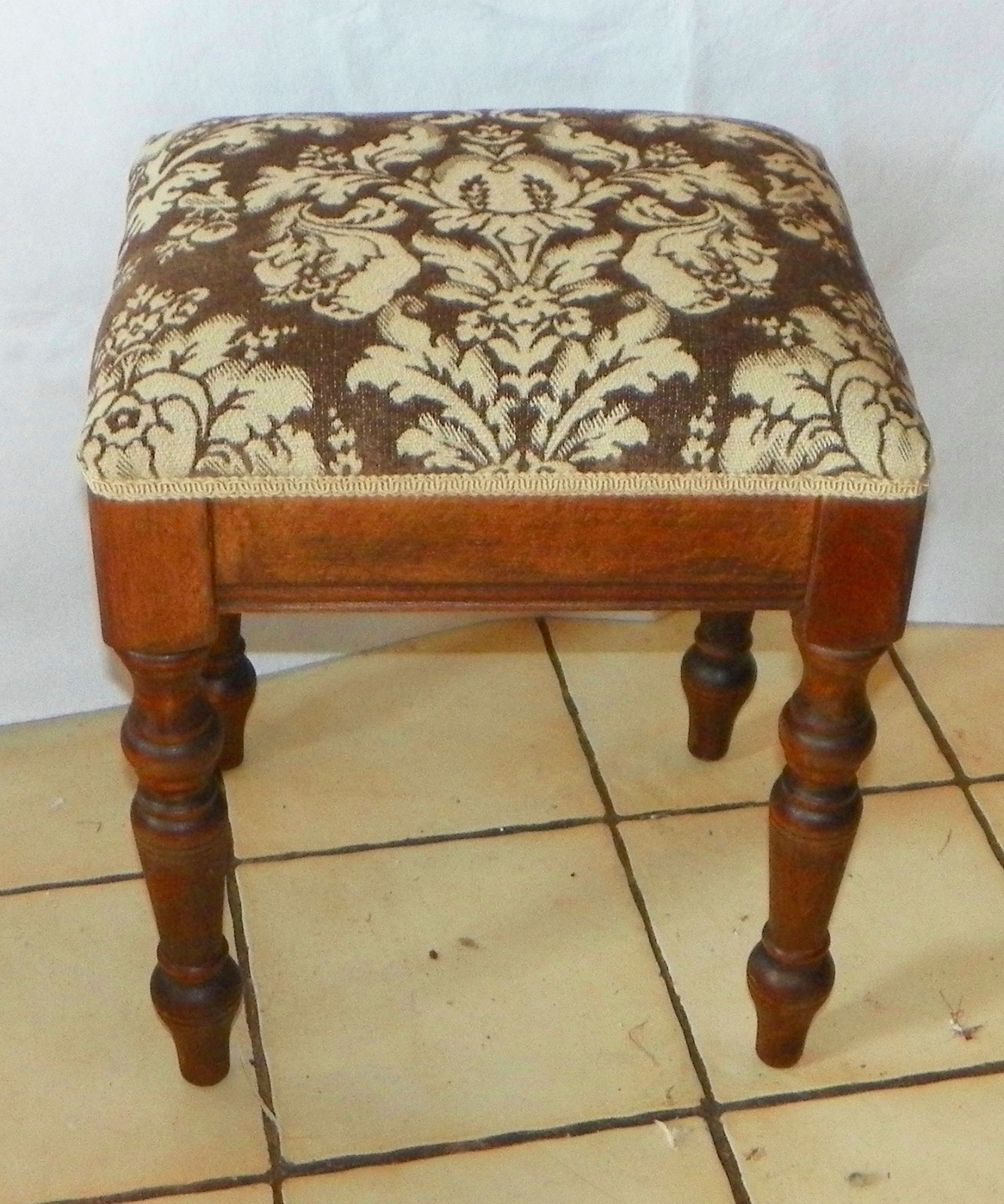 Walnut Bench  (VB-6)