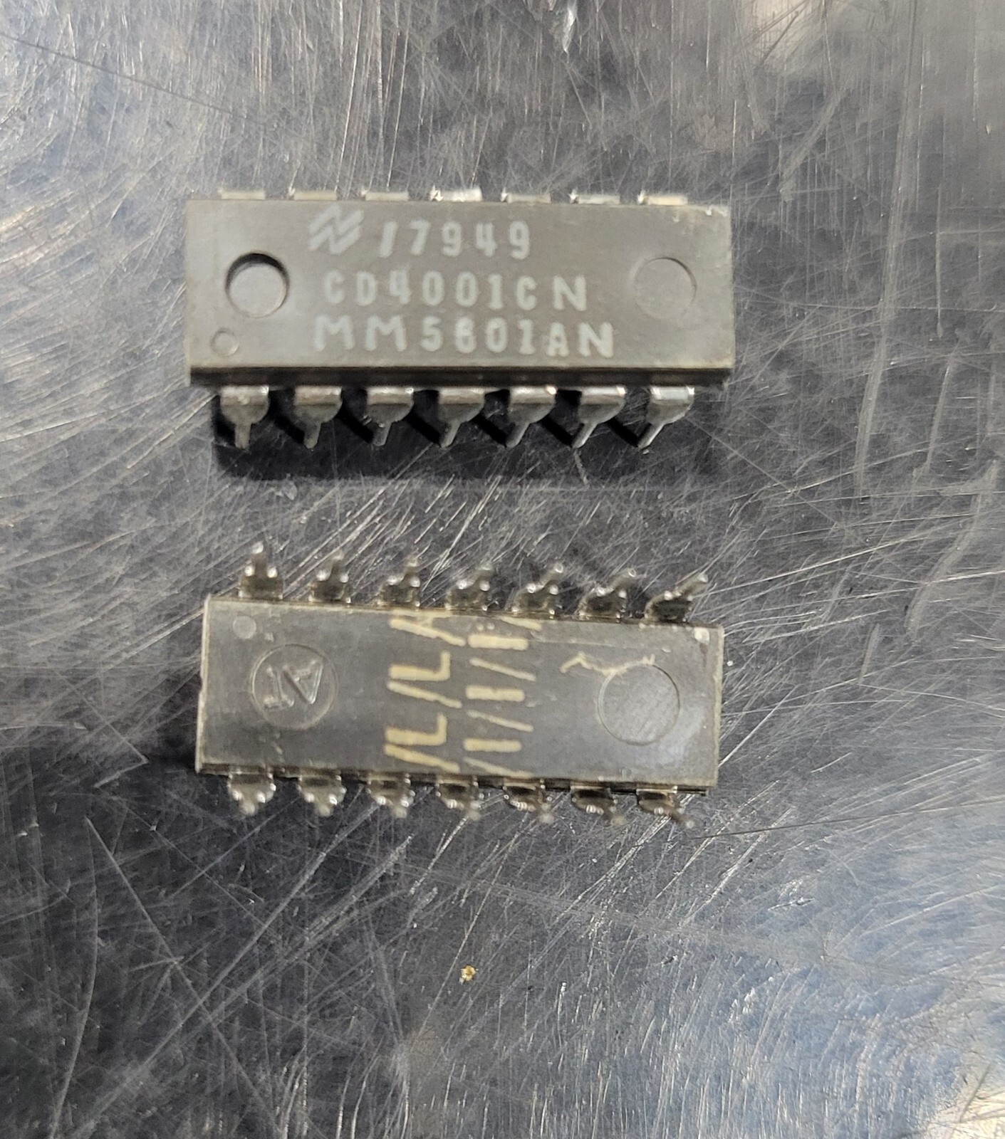 Lot of 1   -    CD4001CN NSC NOR Gate IC 4 Channel 14-DIP   -   NEW