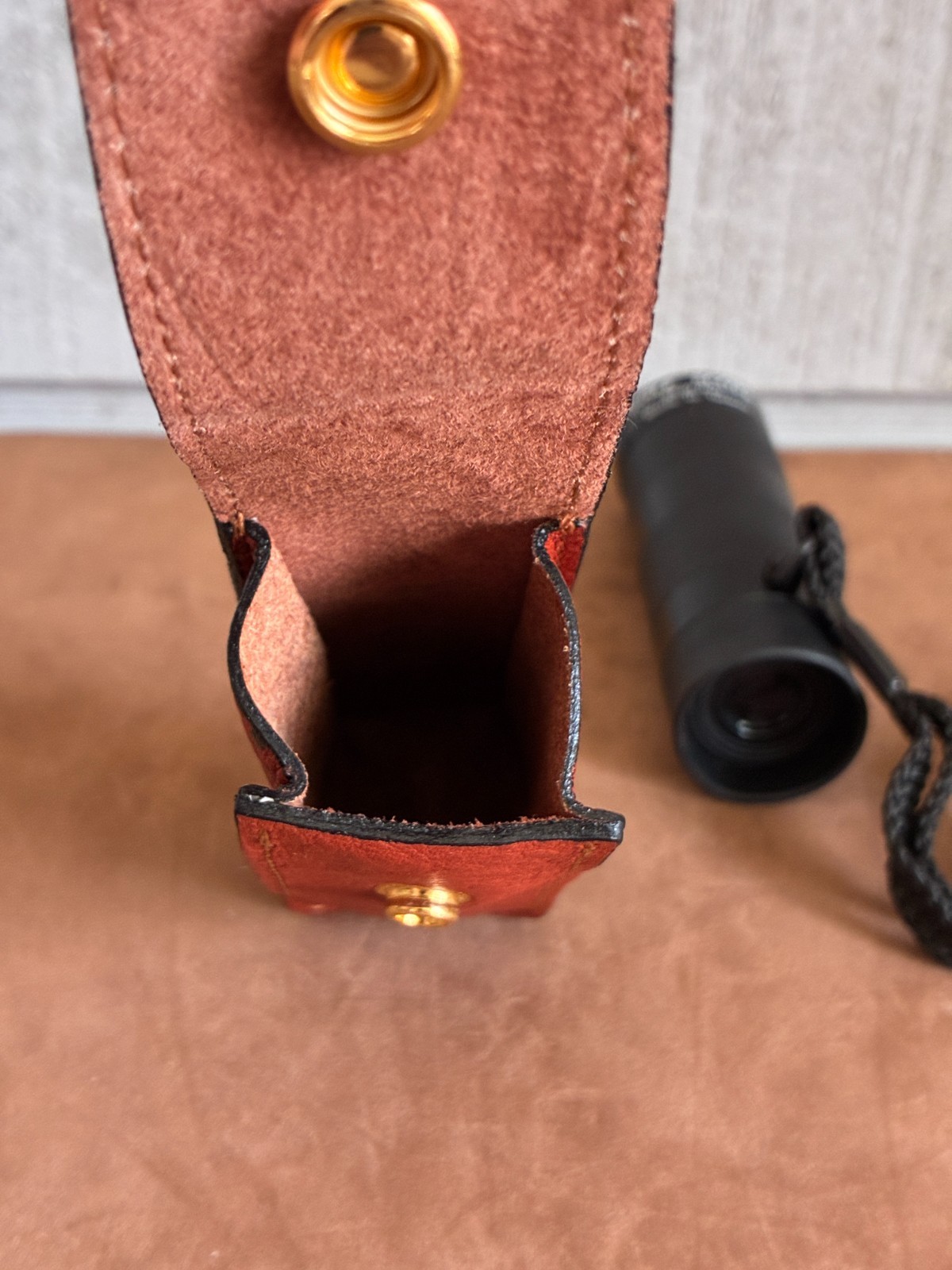 BROOKSTONE Black Golf Scope 5 x 20 mm w/Strap & Leather Carrying Case