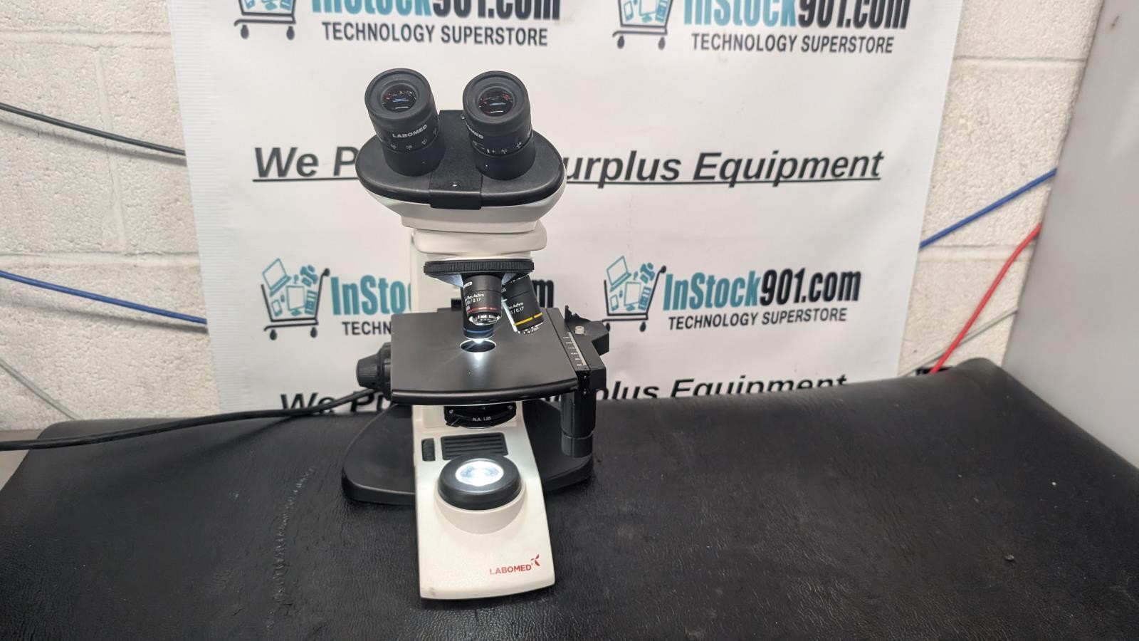 Labomed CXL Laboratory Microscope - Damaged Stage w/ 3 Objectives