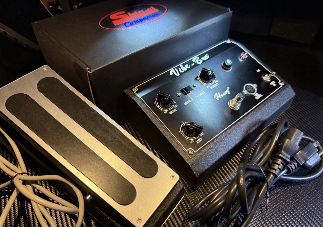 Shin-Ei Vibe Bro,Chorus/Vibrato 2010sReplica of the 60'sVintage Uni-Vibe