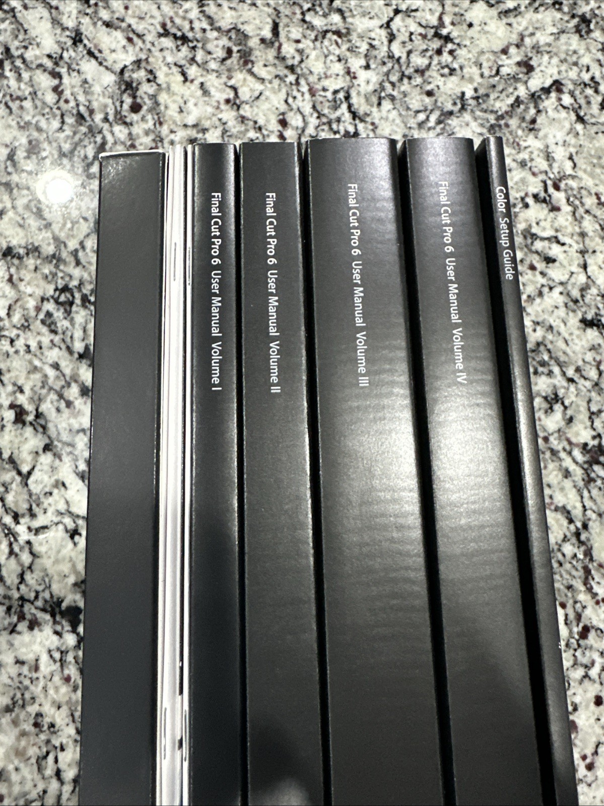 Apple Final Cut Studio 2 Editing Software Complete with Manuals & 9 Cd’s