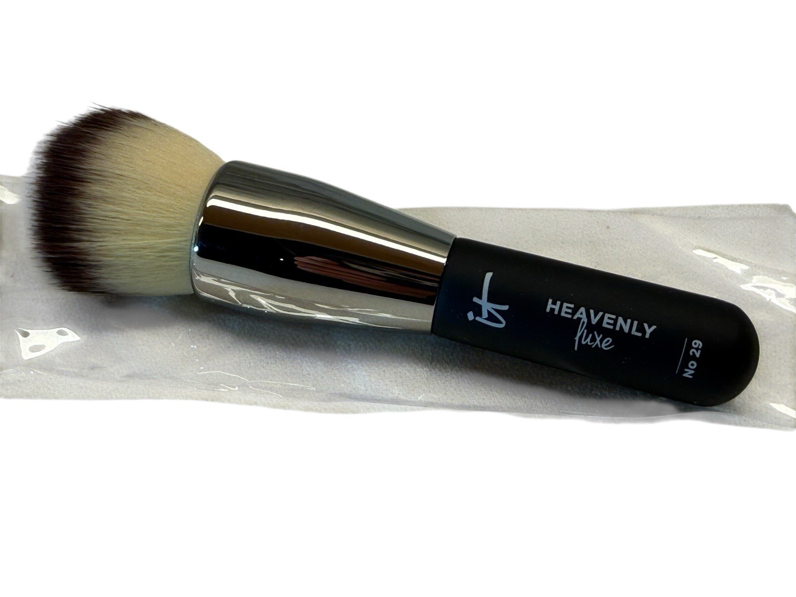 it Cosmetics Heavenly Luxe Solid Serum Foundation Brush No. 29
