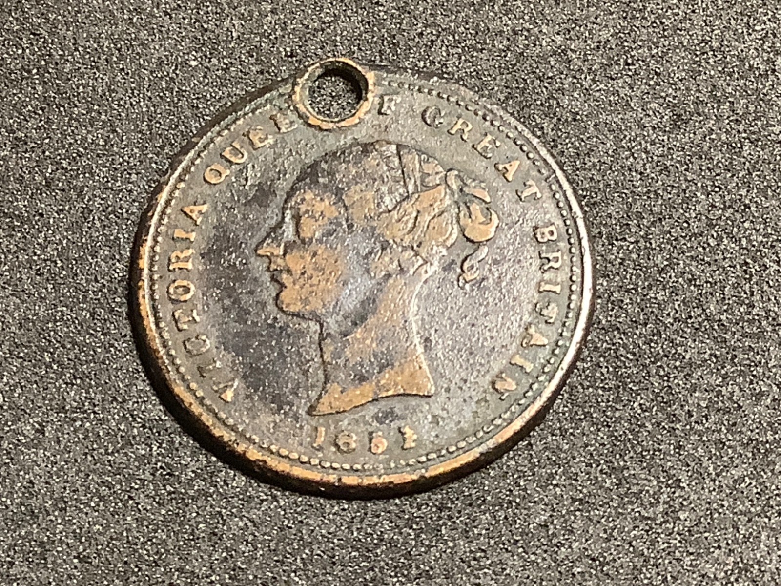 VINTAGE 1851 VICTORIA QUEEN OF GB - PRINCE OF WALES ½ SOVEREIGN