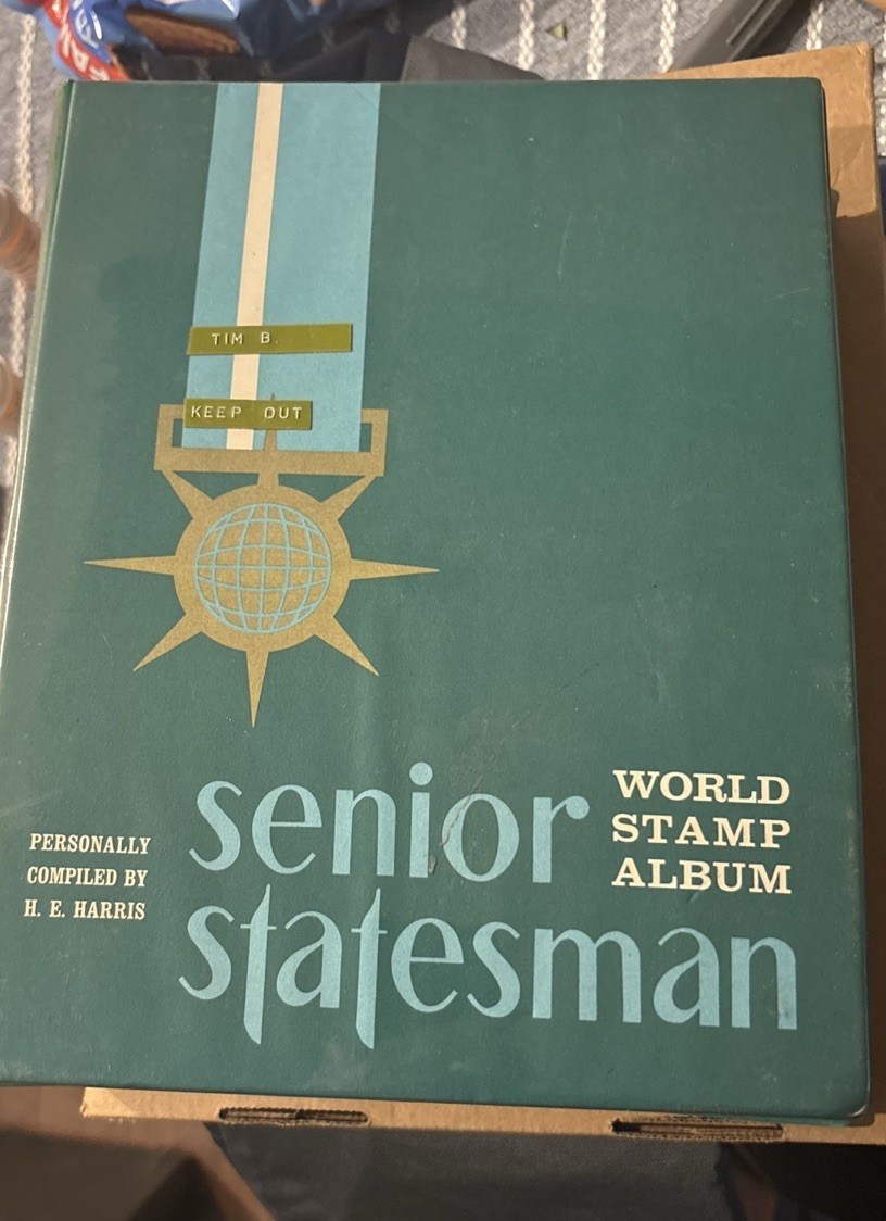 - 1971 Vintage Harris Senior Statesman World Stamp Album with Stamps