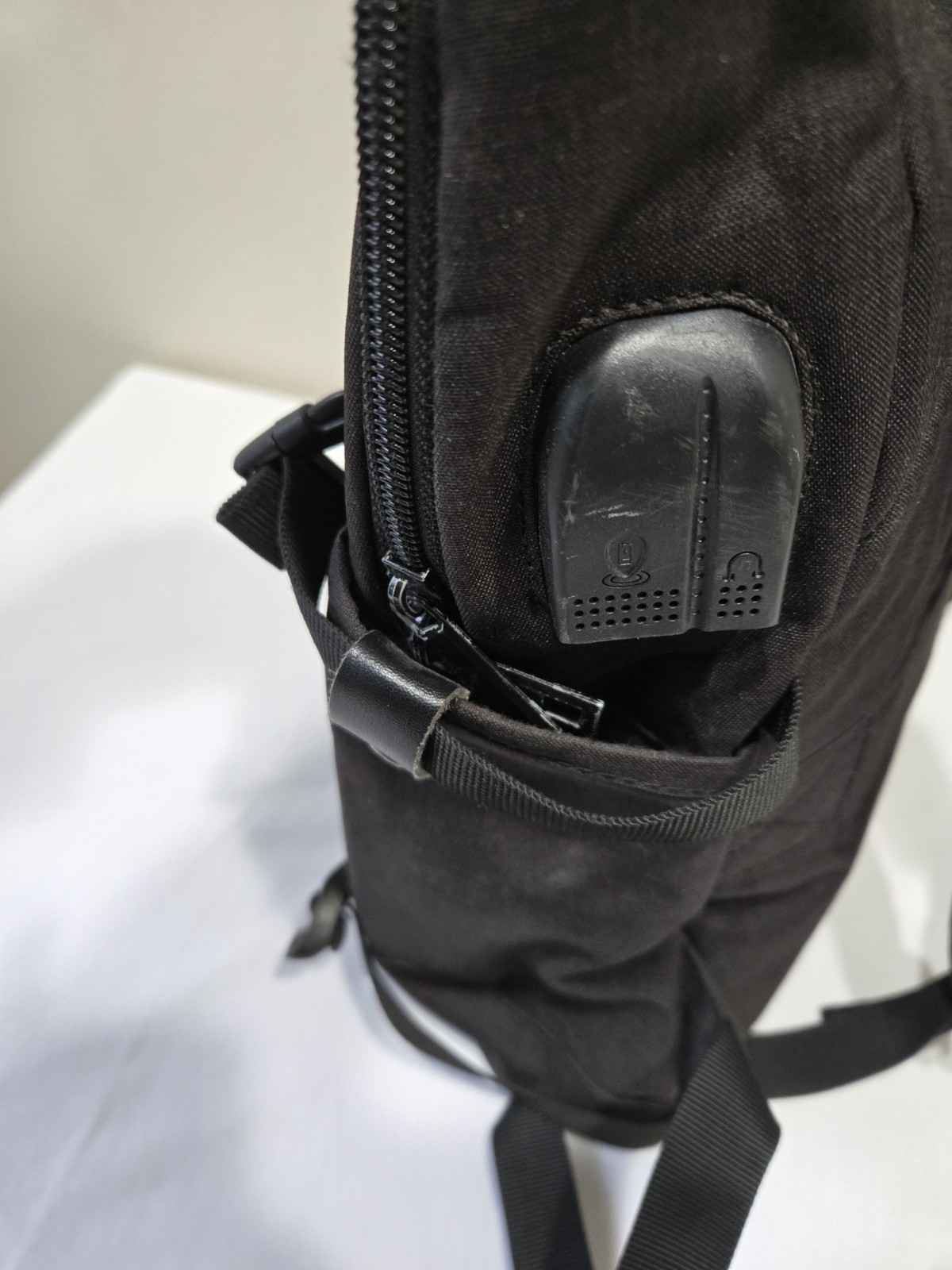 Tzowla Backpack, black Great cond.