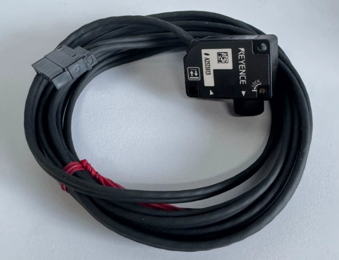 New In Box Keyence LV-NH32 displacement sensor