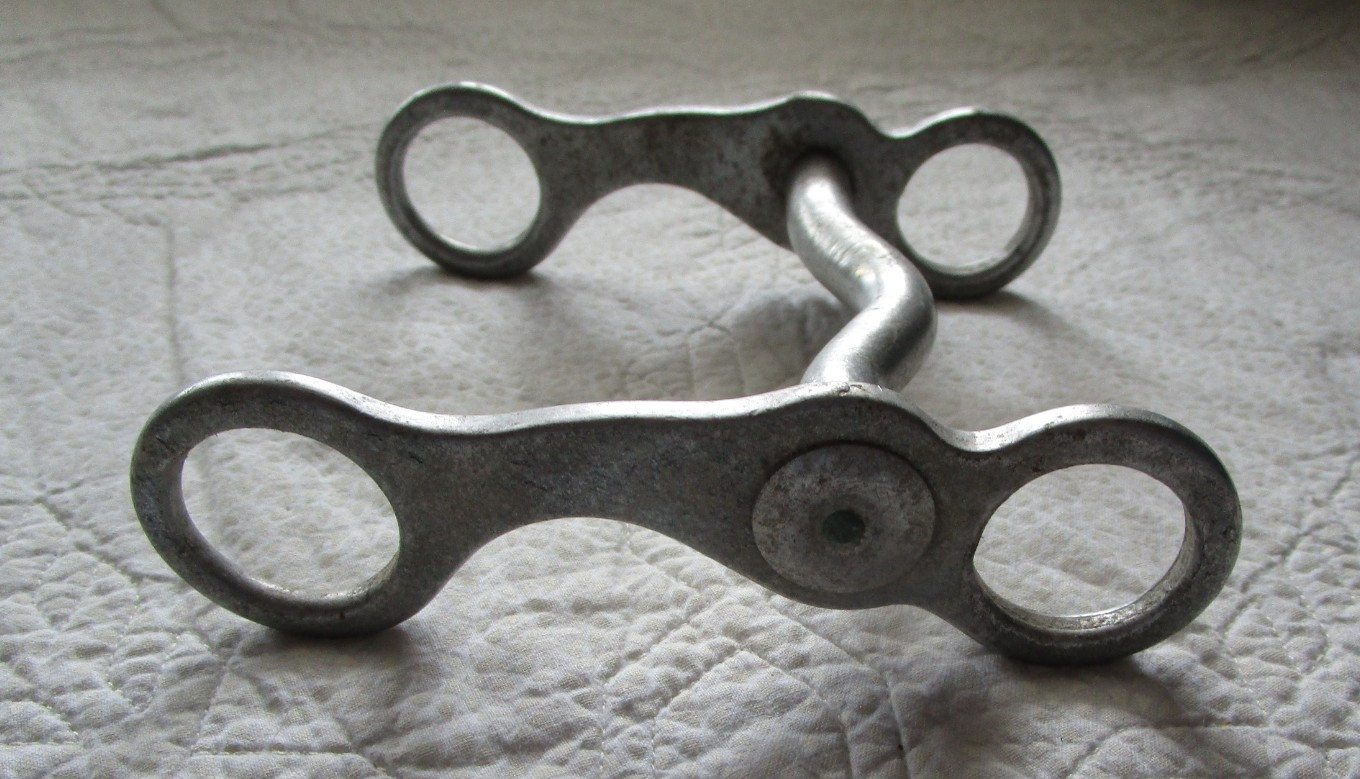 4" ALUMINUM WESTERN PONY CURB