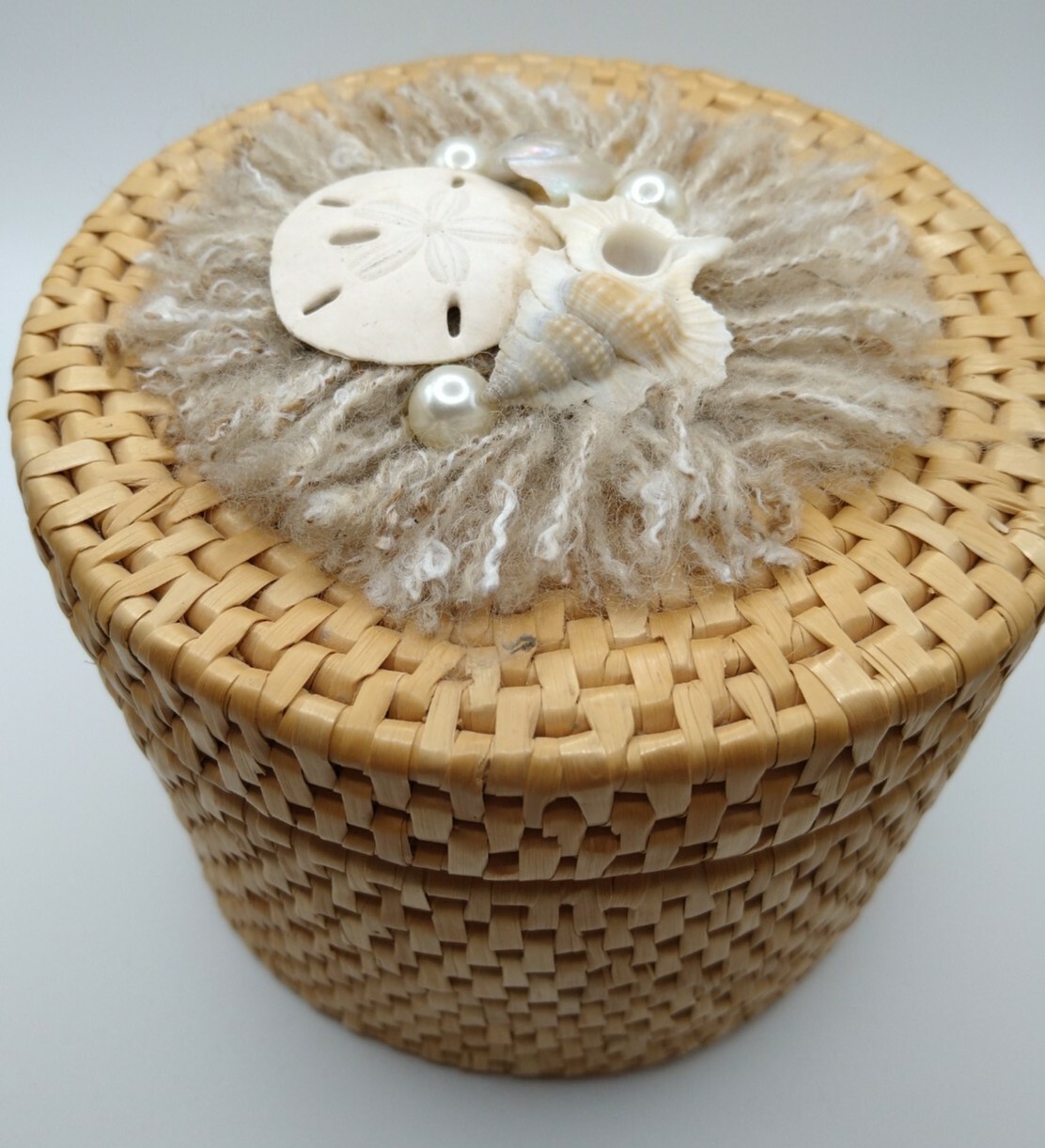 Woven Round Basket with lid and Sand dollar  Periwinkle shell Beads Yarn