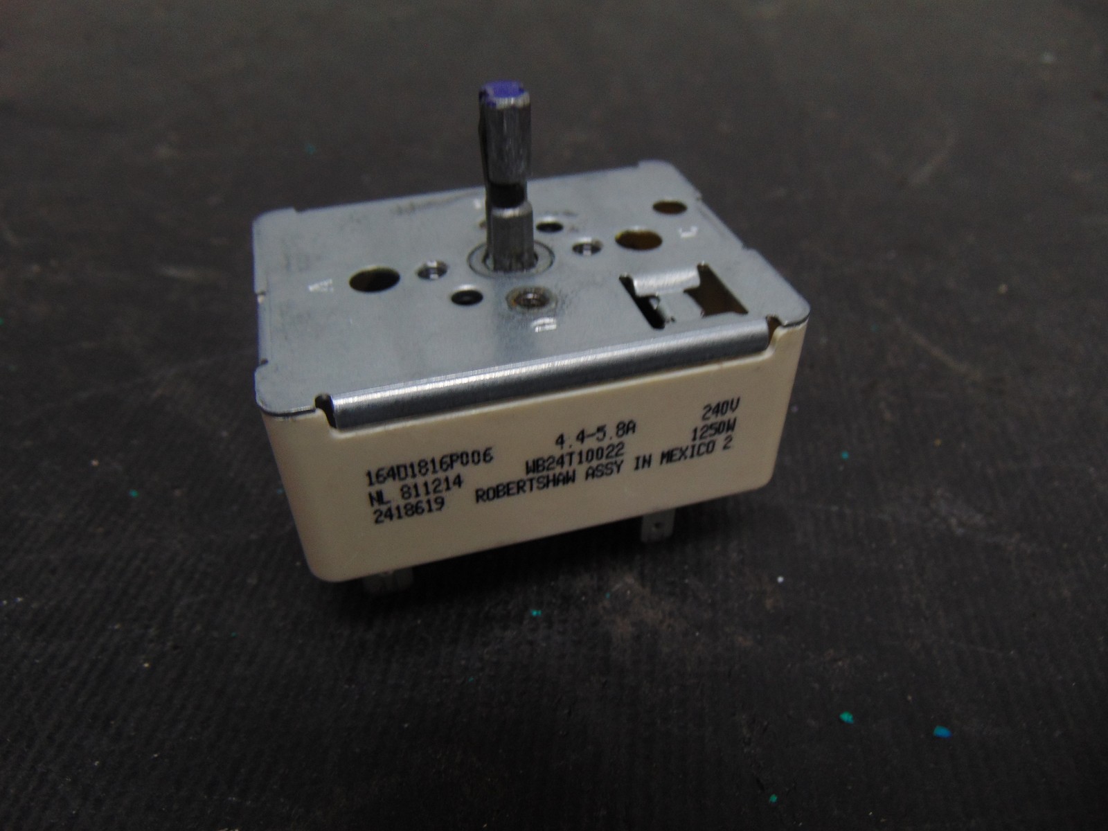 GE Range JBS160DM5BB Surface Element Control Switch 1250W WB24T10022