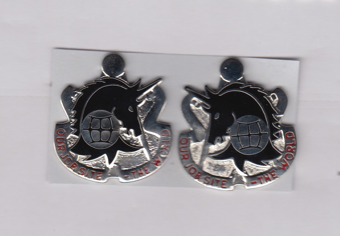 US Army 548th Engineer Battalion DUI crest c/b clutchback badge G-23 L&R set