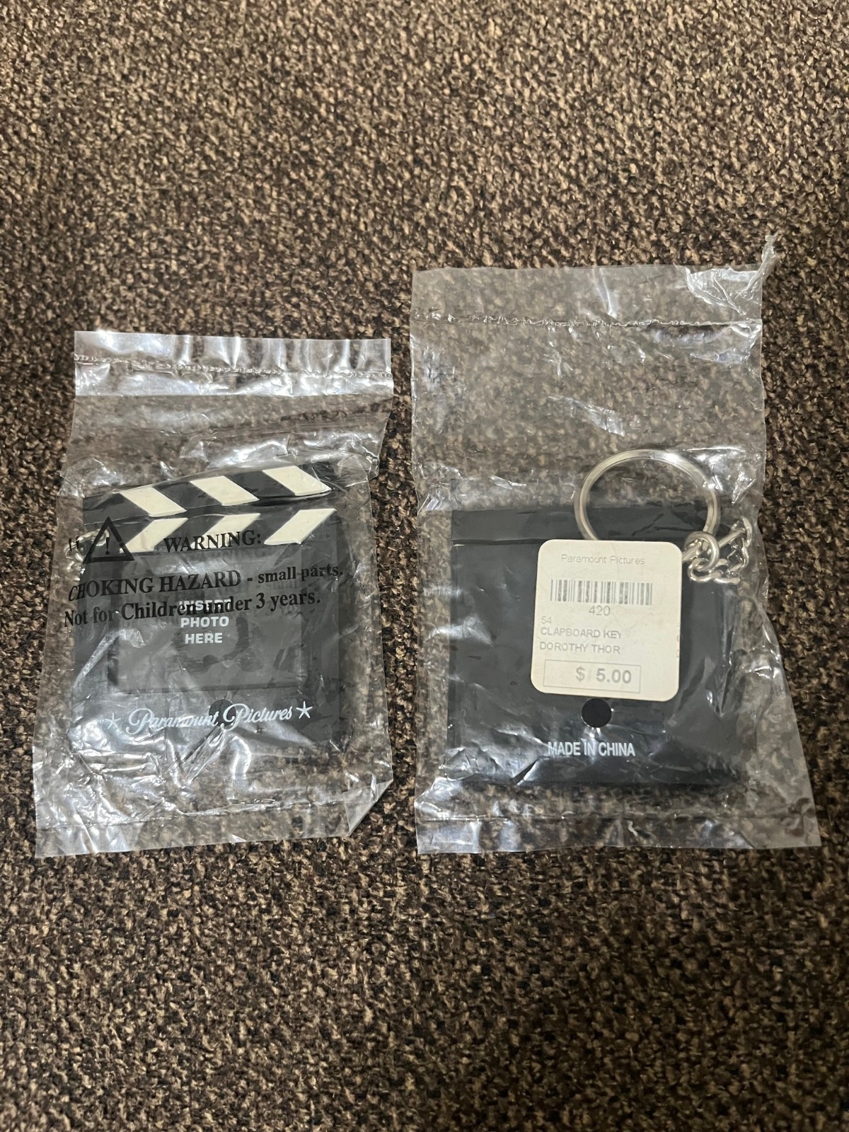 THE PARAMOUNT PICTURES KEY CHAIN - [Clapboard Key Chain] - Brand New