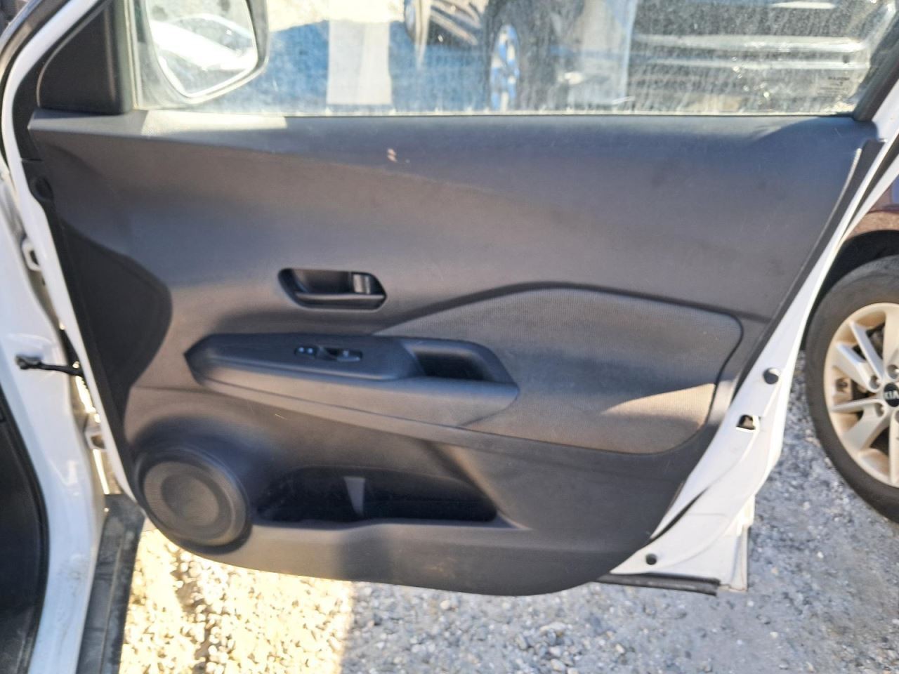 KICKS 2019 Glove Box 4824483