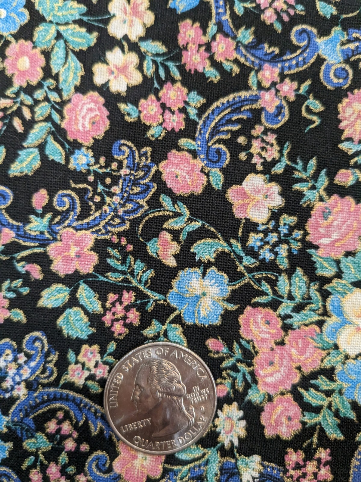 Vintage floral cotton fabric - 1/2 yard - 45 in width, Peter Pan Fabrics, Inc