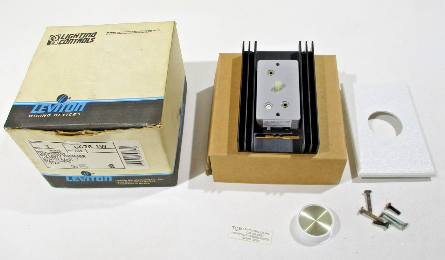 LEVITON 6676-1W / 66761W (OLD STOCK/NEW IN BOX) Rotoary Dimmer for Fluorescent