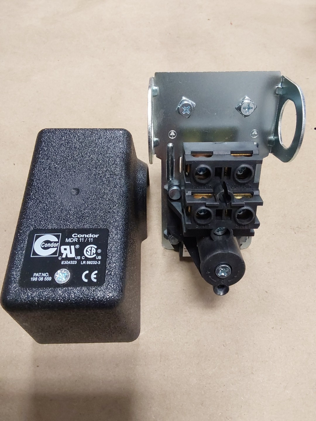 Condor Usa 11Kaxe Pressure Switch, (1) Port, 1/4 In Fnpt, Dpst, 40 To 175 Psi,